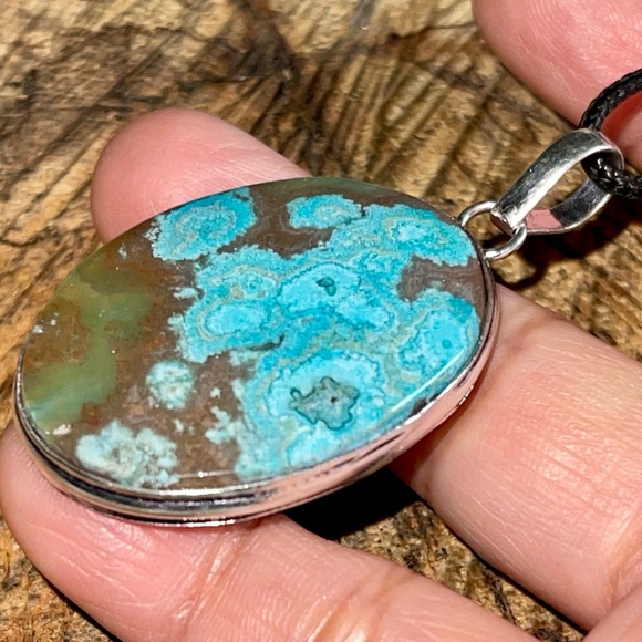 Crazy Lace Agate Crystal Pendant 2” - Picture 4 of 13